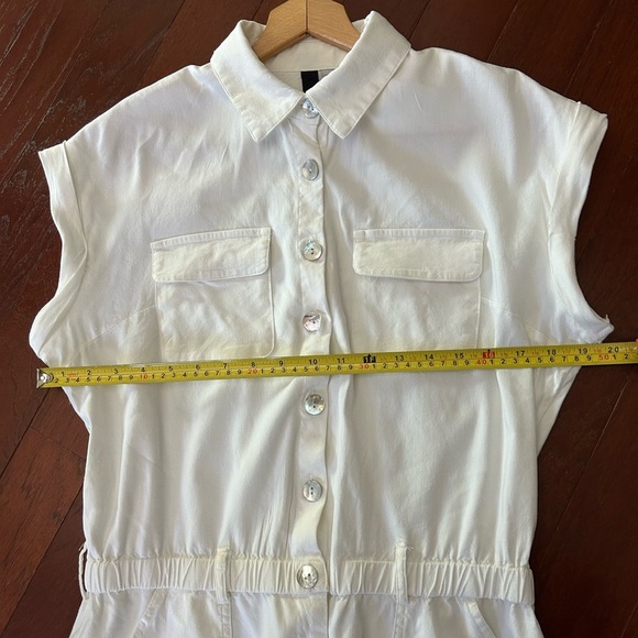 $99 KUT From the Kloth Short Sleeve Button Down Romper Medium White stretchy - Picture 3 of 7